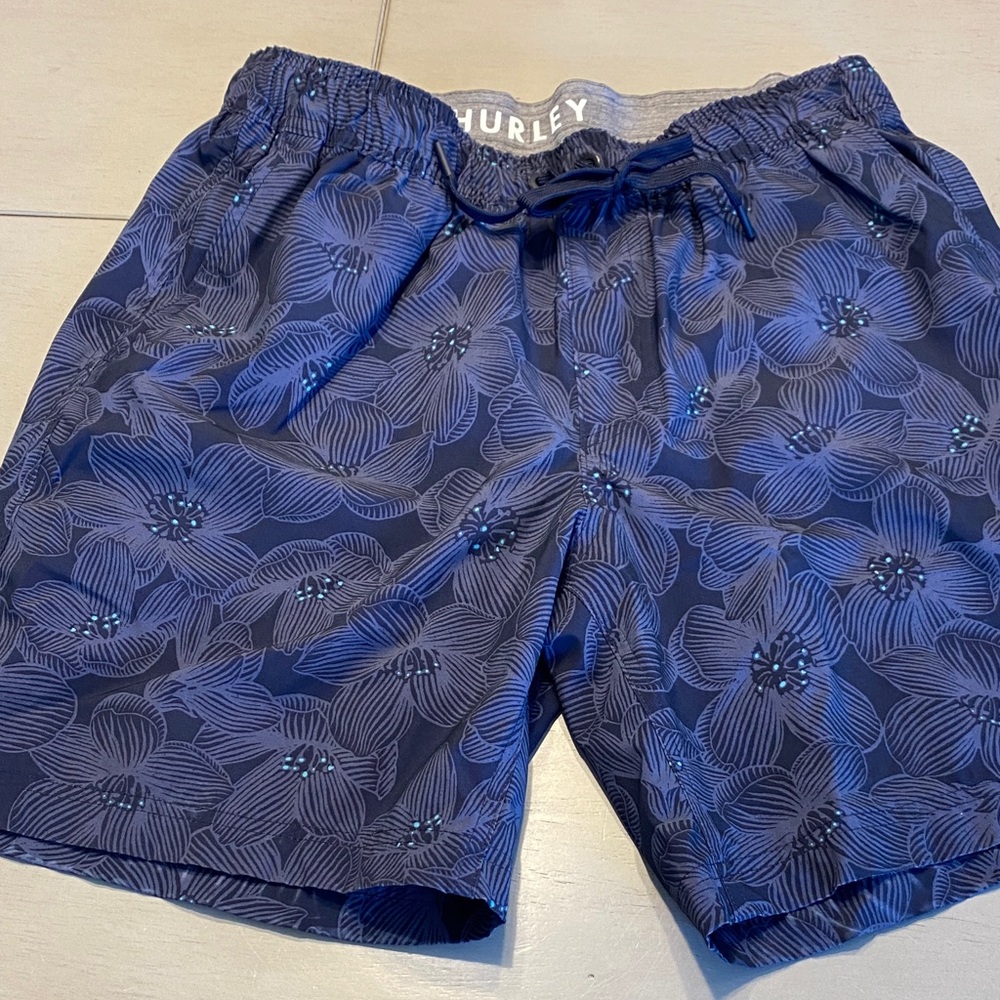 Hurley Men's Navy Floral Athletic Shorts